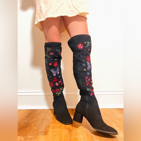 Over the knee boots - Picture 2 of 3